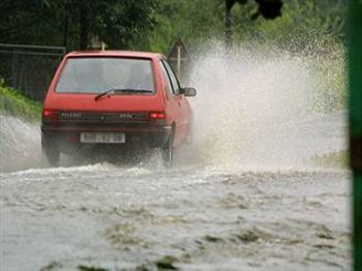 Na Zlínsku lidé zápasí s lokálními záplavami