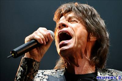 Koncert zahájil zpvák Mick Jagger písní Start Me Up.
