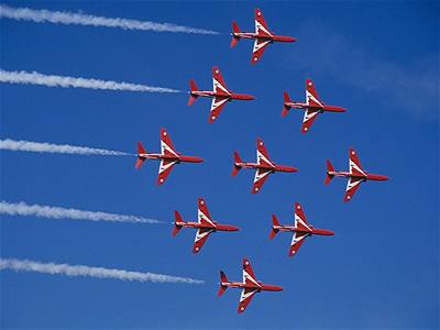 Legendární akrobatická skupina Red Arrows.