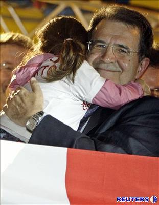 Romano Prodi ohlásil vítzství italské levice v parlamentních volbách. Pravice to zpochybuje.