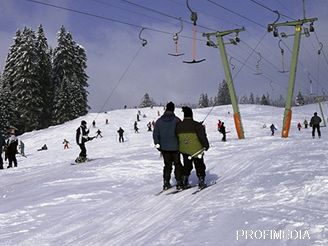 S píchodem zimy zaíná pituhovat i mezi sportovními prodejci.