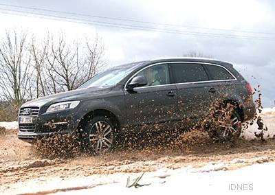 Obří Audi Q7: Proč být skromný? - iDNES.cz