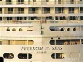 Freedom of the Seas v hamburském pístavu