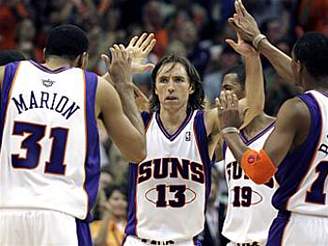 Radost basketbalist Phoenixu: Steve Nash