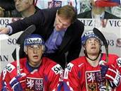 Alois Hadamczik kou�uje p�i finále MS