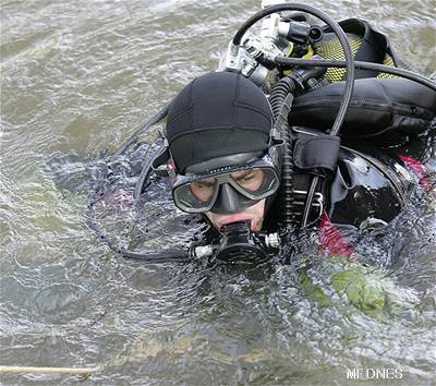 Policejní potápi nali brýle za nkolik minut. Ilustraní foto
