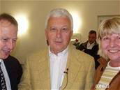 Vandenberg se svými nakladateli  vpravo Ivana Parkmannová z Euromedii