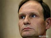 Armin Meiwes poslouchá vynesení rozsudku