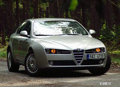 Alfa Romeo 159: Italská sexbomba - iDNES.cz