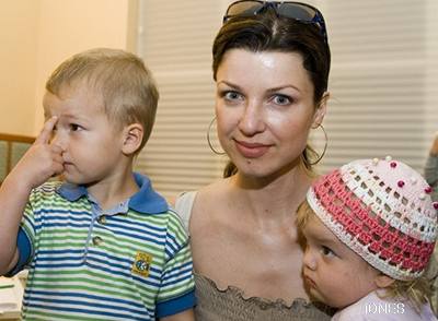 Elen Valentová s dcerou Amélií a synem Denisem