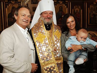 Čtyřměsíčního Daniela Adamce pokřtil nový pravoslavný česko-slovenský metropolita Kryštof