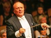 Mácal il po okupaci z roku 1968 v exilu, psobil zejména v USA. V ele filharmonie je od roku 2003.