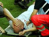 USA - �esko: Koller na nosítkách