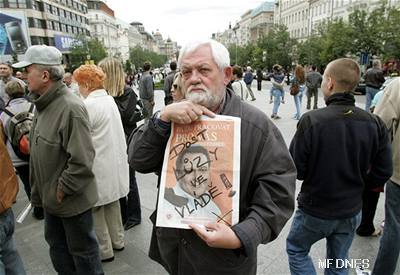 Demonstrace proti Paroubkovi