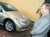 Václav Havel p�ebírá Mercedes R