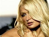 Paris Hiltonová ve videoklipu Stars Are Blind