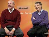 Bill Gates (vpravo) se chce naplno vnovat charit.