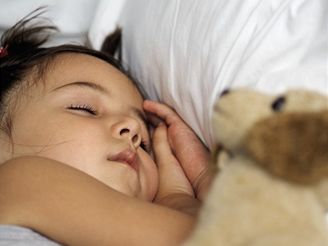 Maminky, které zstanou déle na mateské, dostanou víc penz. Porodné ale klesne.