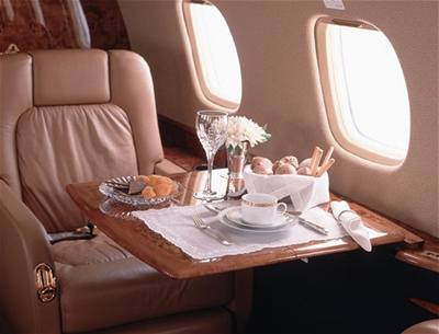 Luxusní tryská Embraer Legacy stojí zhruba 22 a 25 milion dolar.