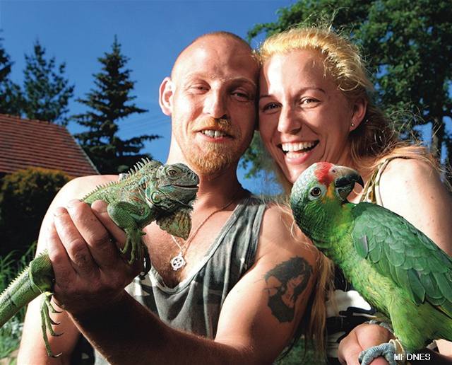 Diana Phoná s manelem, papoukem a leguánem
