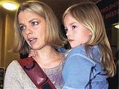 Stídavá pée - Bára Srncová s dcerou Emmou v roce 2006. Hereka nedá na...