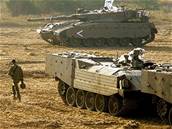 Izraelská armáda chystá u hranic s pásmem Gazy rozsáhlou ofenzivu 