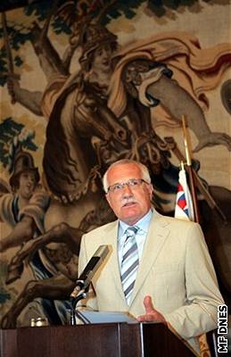 Václav Klaus na tiskové konferenci.