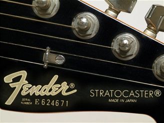 Vtina nástroj byly kytary znaky Fender. Ilustraní foto
