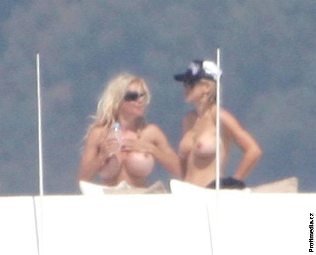Pamela Andersonová svádí Francouze v Saint Tropez