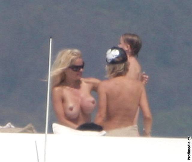 Pamela Andersonová se odhalila v Saint Tropez