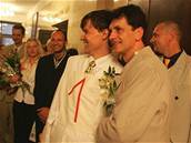 První registrované partnerství v R uzaveli v Ostrav pan Karel (vpravo) a pan Josef (1. ervence 2006)