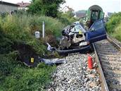 Osobní auto se srazilo s vlakem na chránném pejezdu ve Stakov na Domalicku (1. ervence 2006)