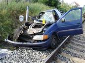 Osobní auto se srazilo s vlakem na chránném pejezdu ve Stakov na Domalicku (1. ervence 2006)