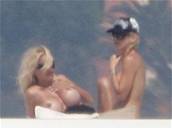 Pamela Andersonová tráví dovolenou v Saint Tropez