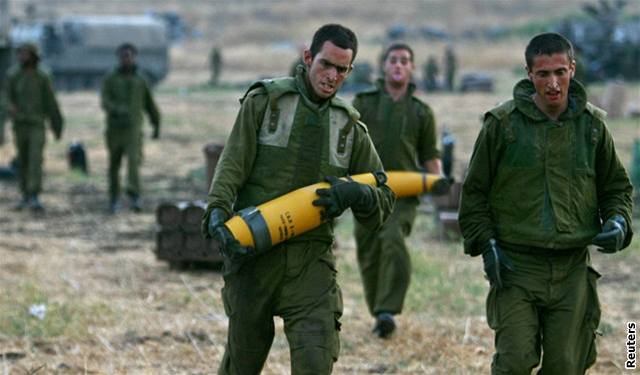 Izraeltí vojáci z mobilní jednotky poblí msta Kirjat mona