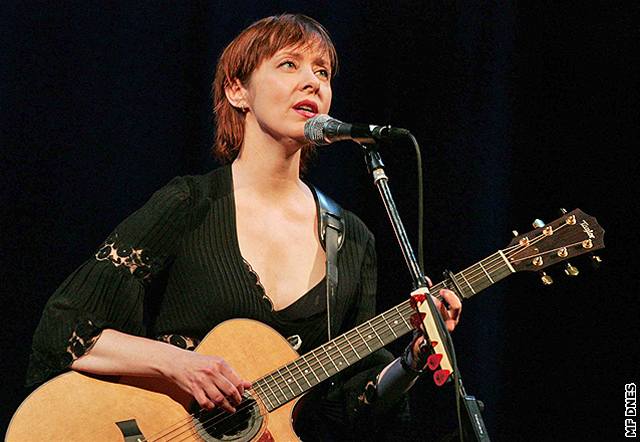 Suzanne Vega vystoupí tikrát s echomorem a poté sólov na filmové kole v Uherském Hraditi.