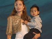 Angelina Jolie s adoptivním synem Maddoxem