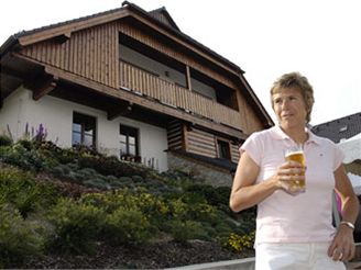 Ubytování v luxusním penzionu slavné lyaky Kateiny Neumannové na Zadov stojí 10 tisíc korun.