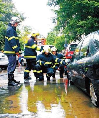 V Praze se propadla ulice