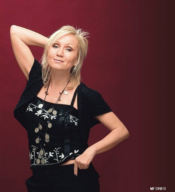 Zralá žena vypadá velice sexy a mladě Zralá žena vypadá velice sexy a mladě