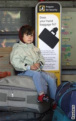 Malý pasaér na letiti Heathrow
