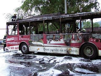 Hasii likvidovali v st nad Labem por trolejbusu