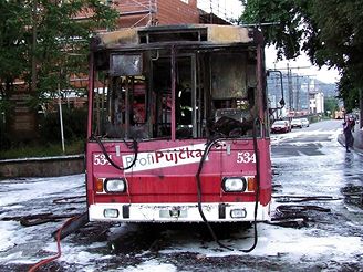 Hasii likvidovali v st nad Labem por trolejbusu