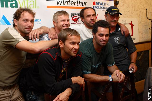 Tým pkn pohromad. Jan Révai, Zbynk Fryc, Martin Dejdar, Petr Forman a Pavel Nový (odleva)