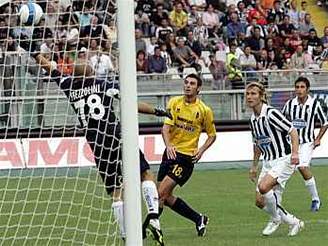 Juventus: Pavel Nedvd stílí gól