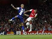 Arsenal - Porto; Henry (vpravo) - Pepe