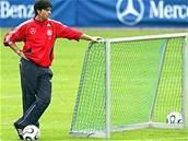 N�mecký kou� Joachim Löw na tréninku