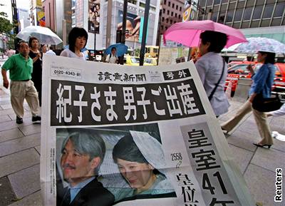 Pední japonské deníky pipravily zvlátní vydání o narození nového lena císaské rodiny.