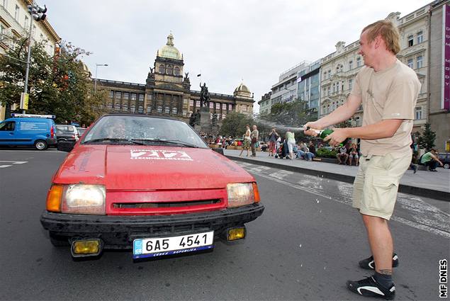 Rallye vrak Czech Wrecks 2006 dojela do Prahy