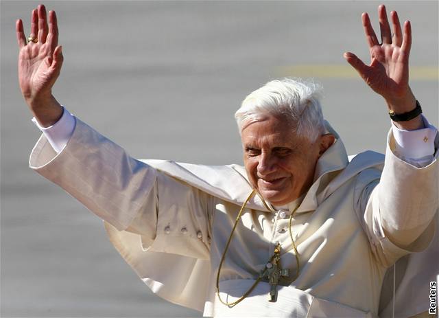 Pape Benedikt XVI. pijel na estidenní návtvu rodného Bavorska (9. záí 2006)